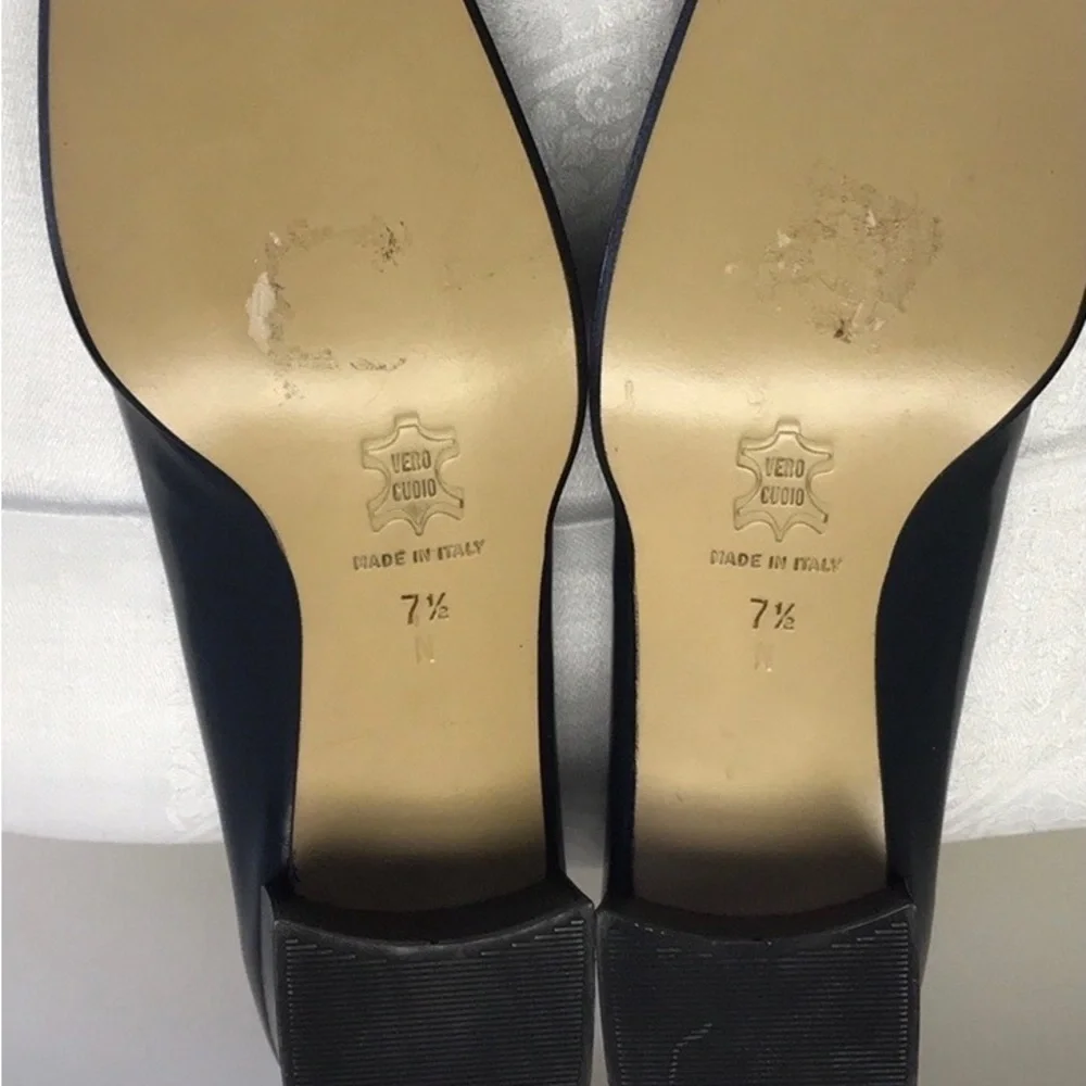TALBOTS Navy Heel new never worn 2” block heel perfect condition, new size 7.5 N